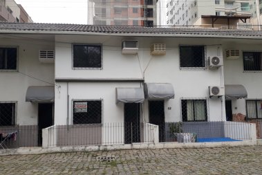 Sobrado Geminado 2 quartos _ Centro
