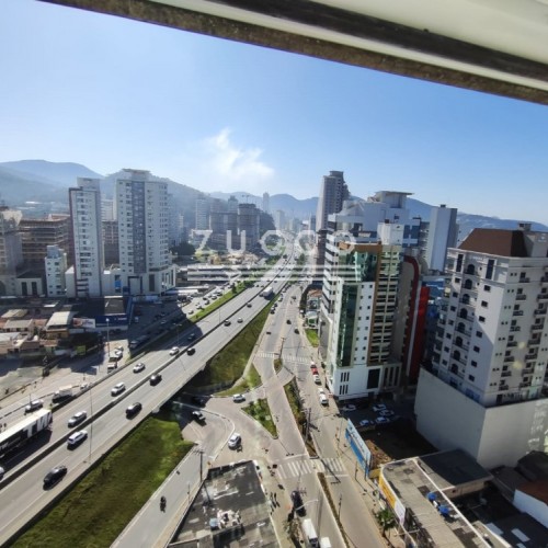 APTO ALTO PADR�O - 4 SU�TES - MEIA PRAIA