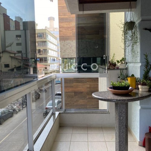 AMPLO APTO ANDAR BAIXO- QUADRA MAR -CENTRO