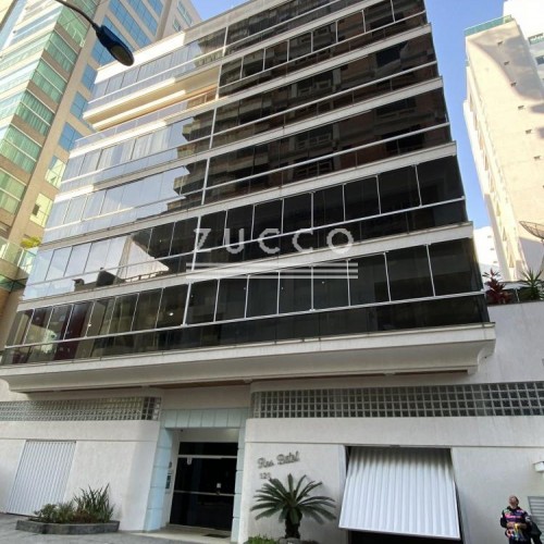 AMPLO APTO ANDAR BAIXO- QUADRA MAR -CENTRO