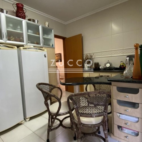 AMPLO APTO ANDAR BAIXO- QUADRA MAR -CENTRO