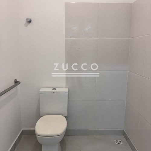 EXCELENTE SALA COMERCIAL - MEIA PRAIA, RUA 232