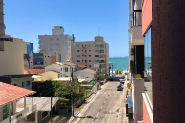 OTIMO APARTAMENTO PROXIMO AO MAR FRENTE PARA A RUA