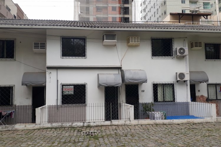Sobrado Geminado 2 quartos _ Centro