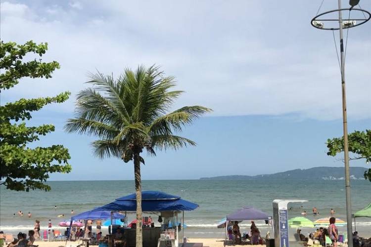 Apto 4 dorm. Frente Mar